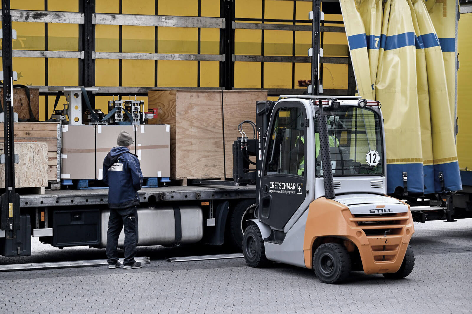 CRETSCHMAR customs clearance experts handling in-house solutions and customs guarantees